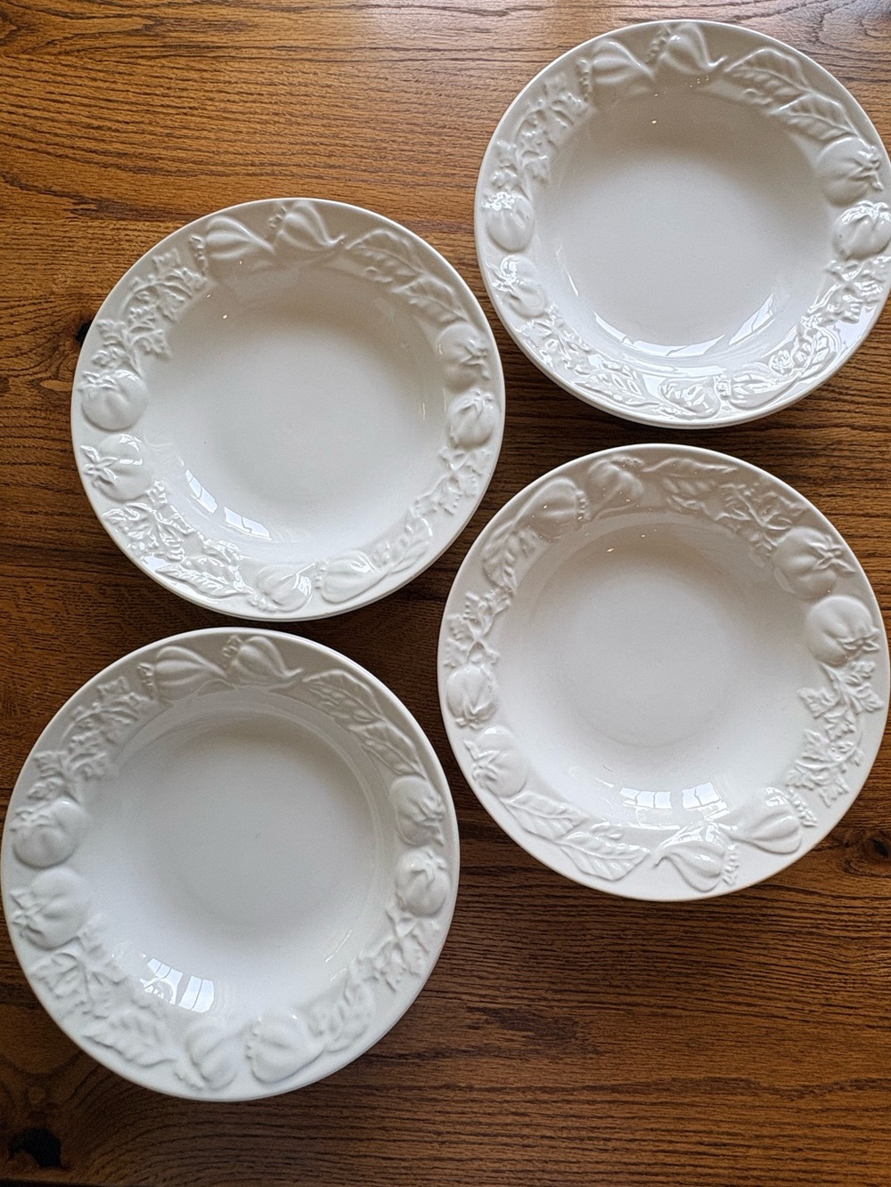 I Patrizi Williams Sonoma Embossed Garlic & Tomato pasta Bowls - Set of 4